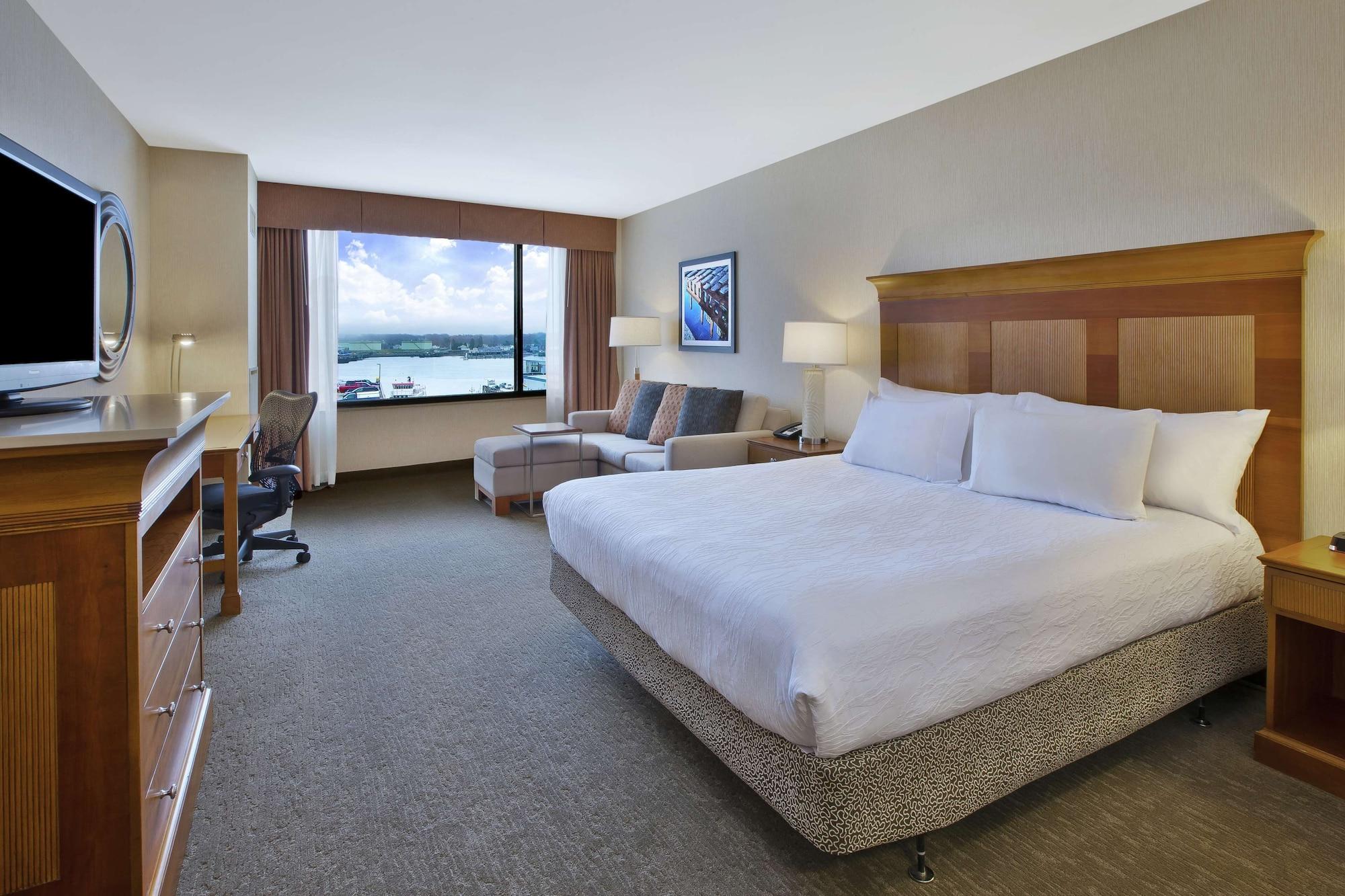Hilton Garden Downtown Waterfront 3*
