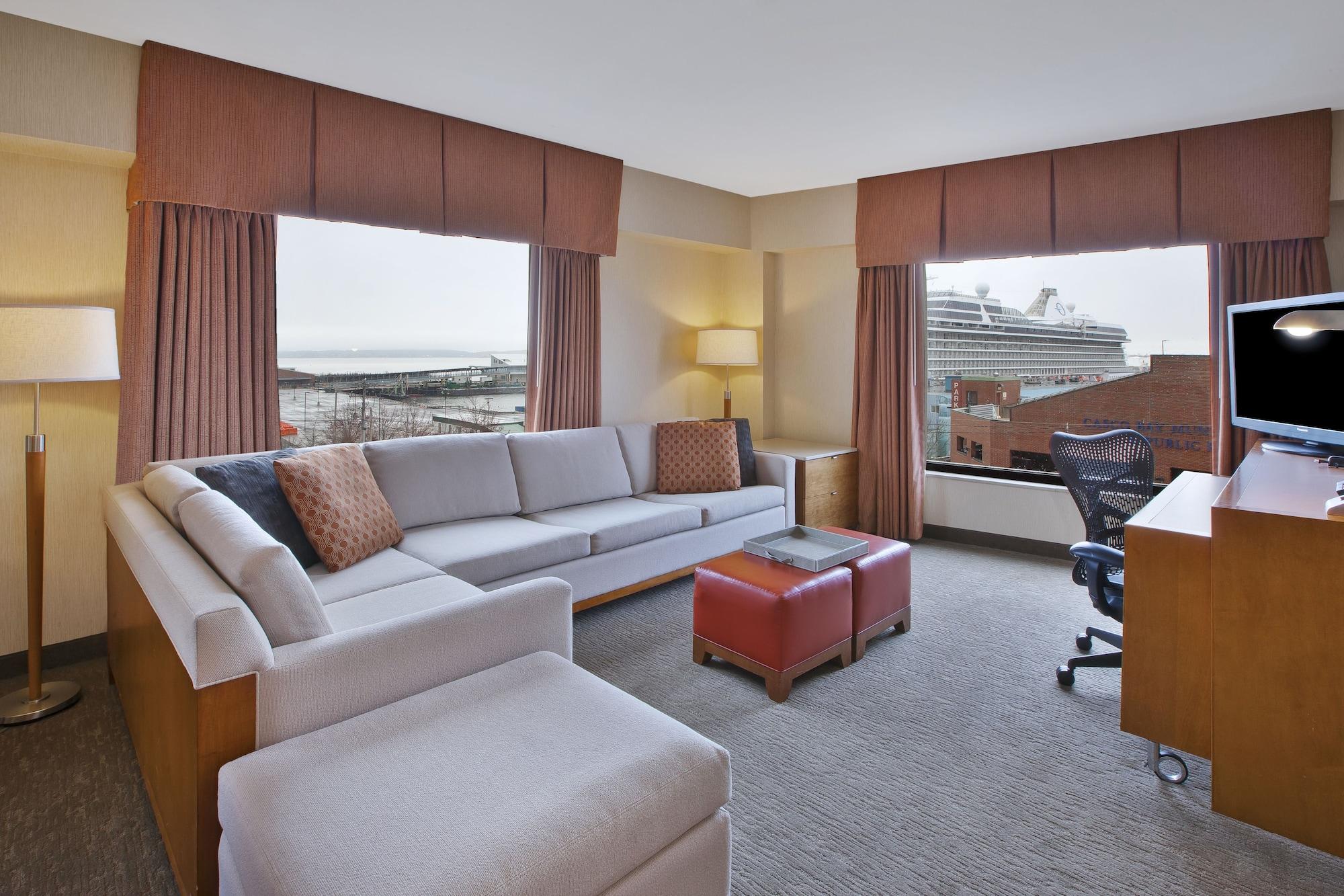 Hilton Garden Downtown Waterfront Hotel 3*