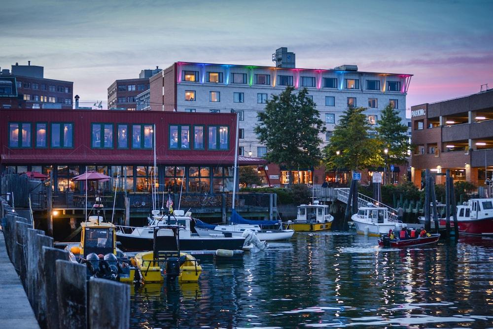 Hilton Garden Downtown Waterfront