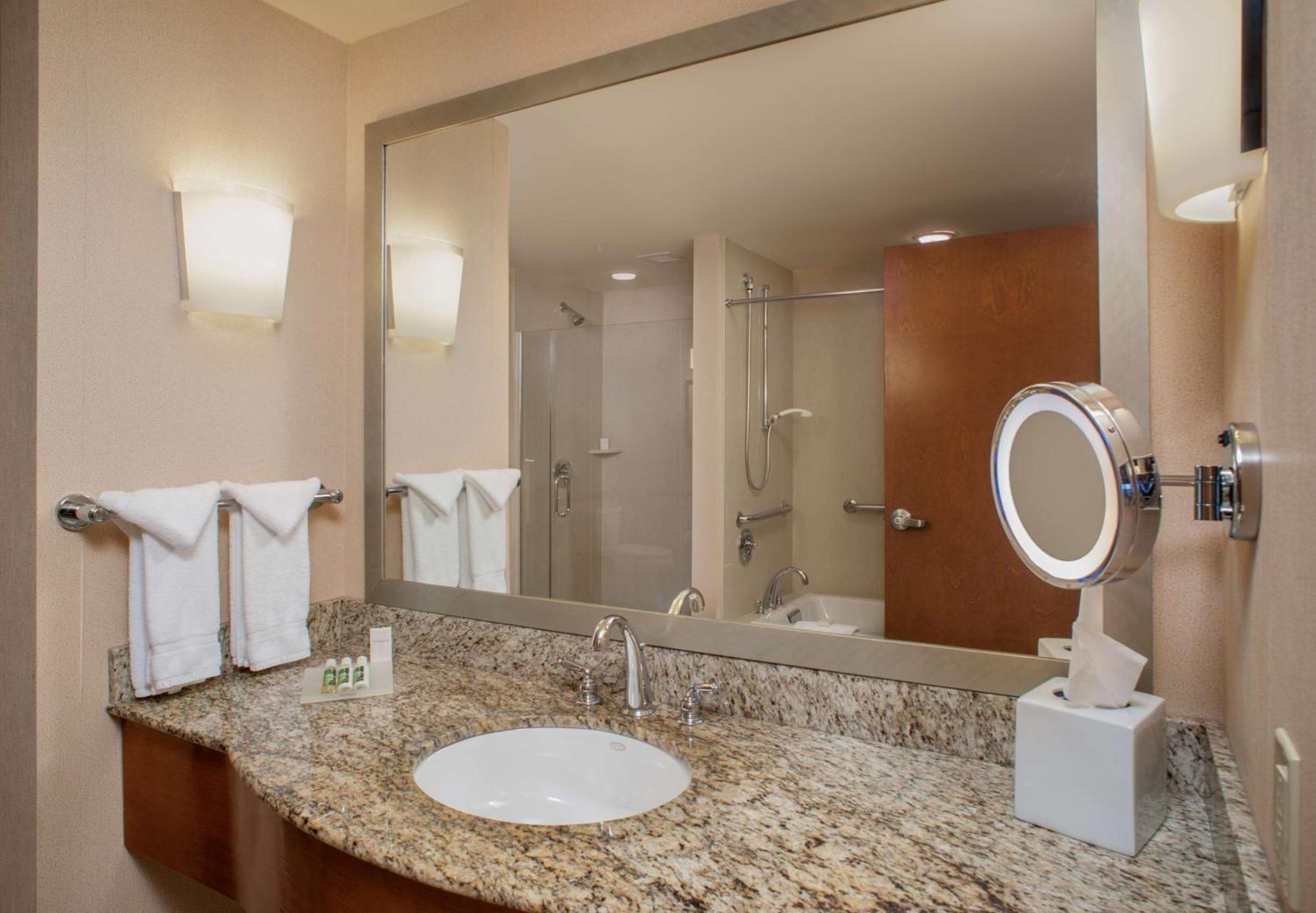 Hotel Hilton Garden Downtown Waterfront 3*