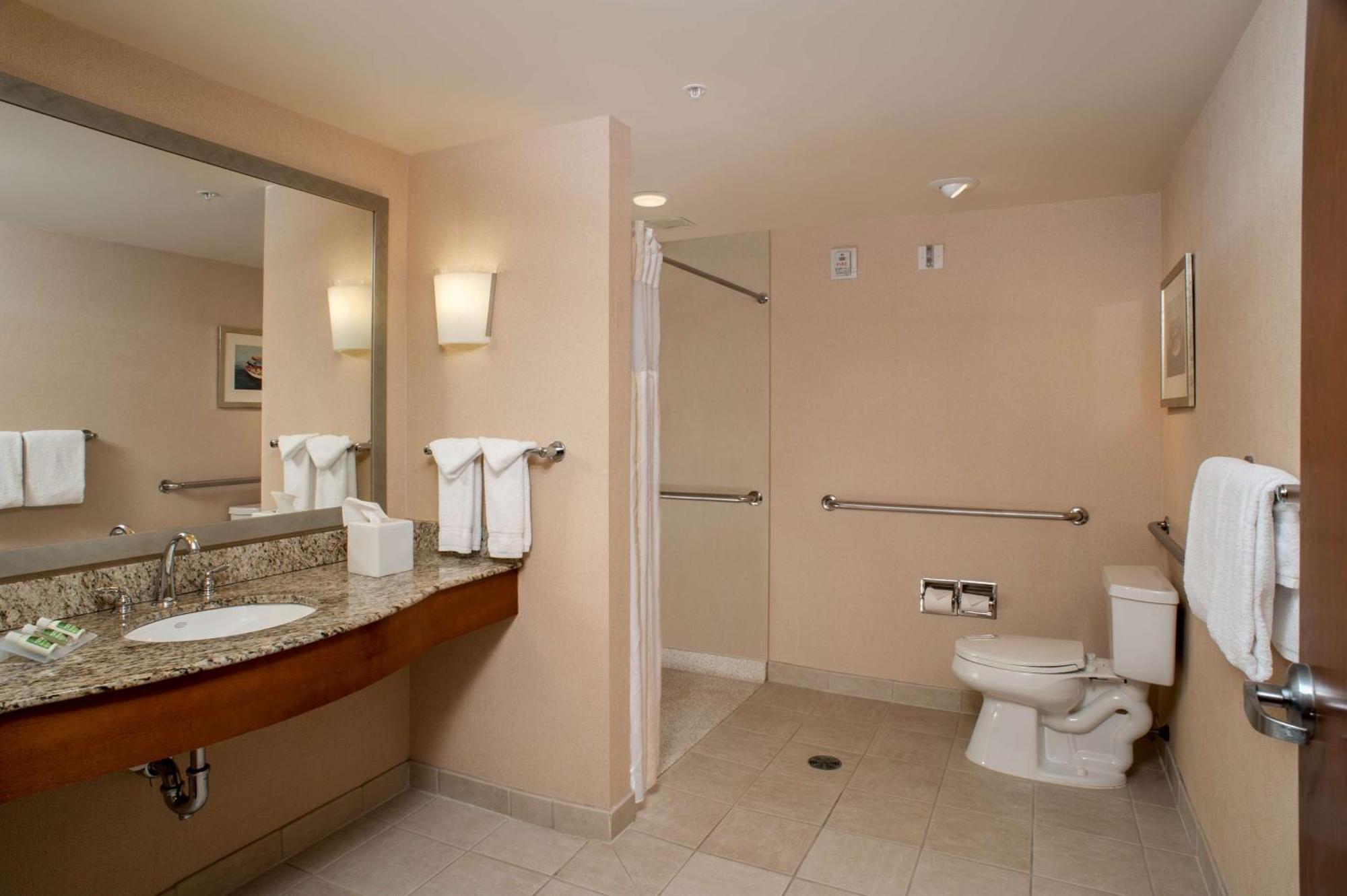 Hotel Hilton Garden Downtown Waterfront 3*