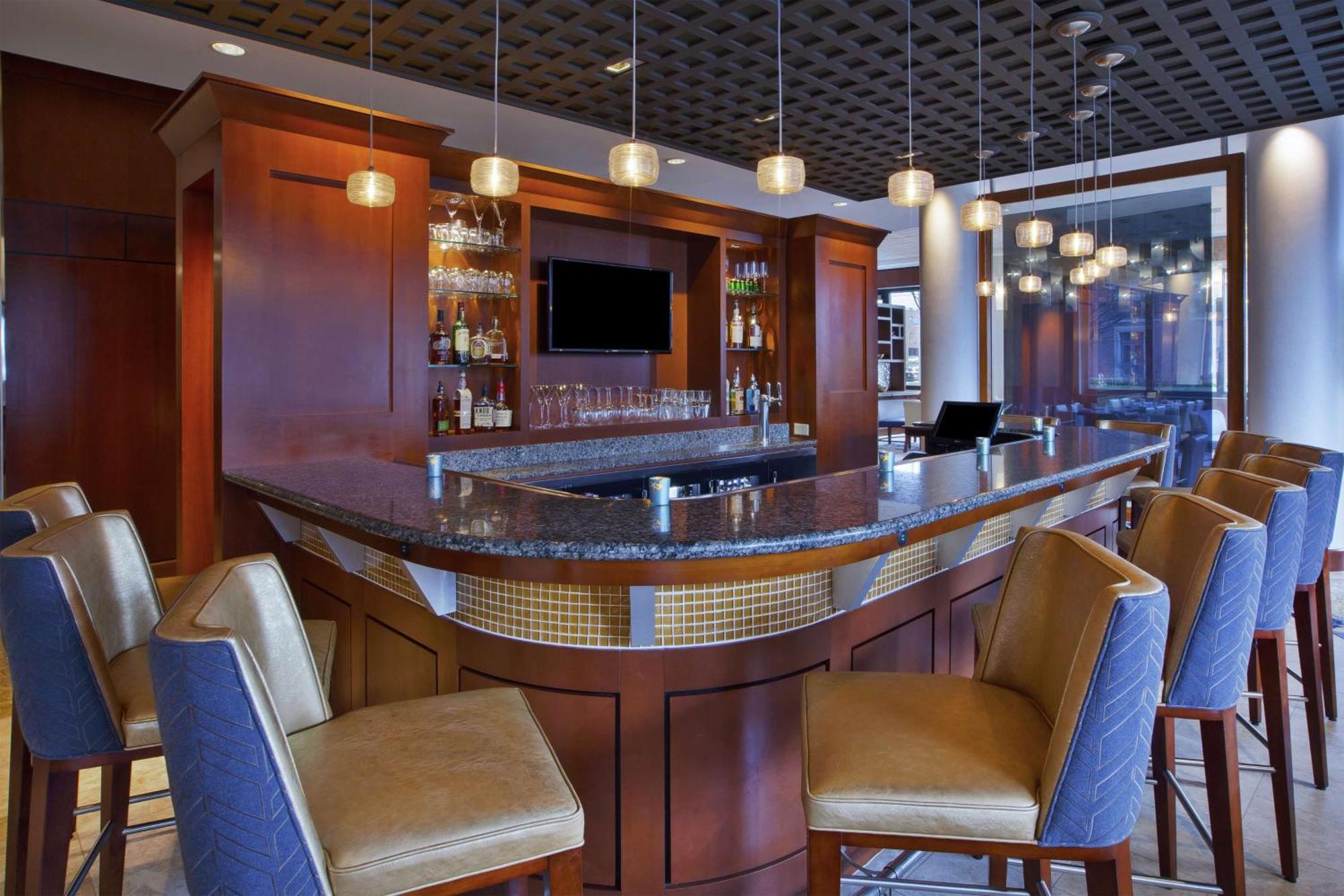 Hilton Garden Downtown Waterfront 3*