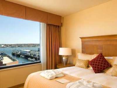 Hilton Garden Downtown Waterfront 3*