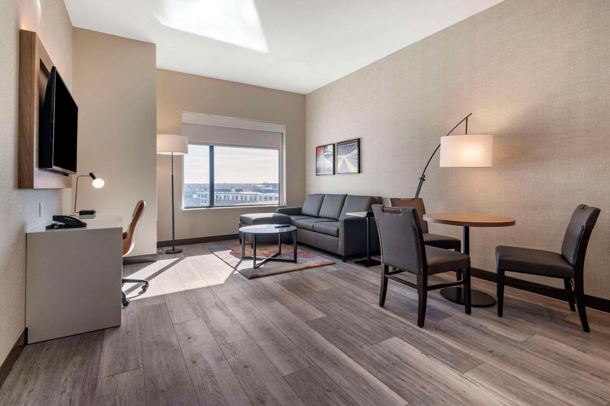 Cambria Downtown Old Port 3*