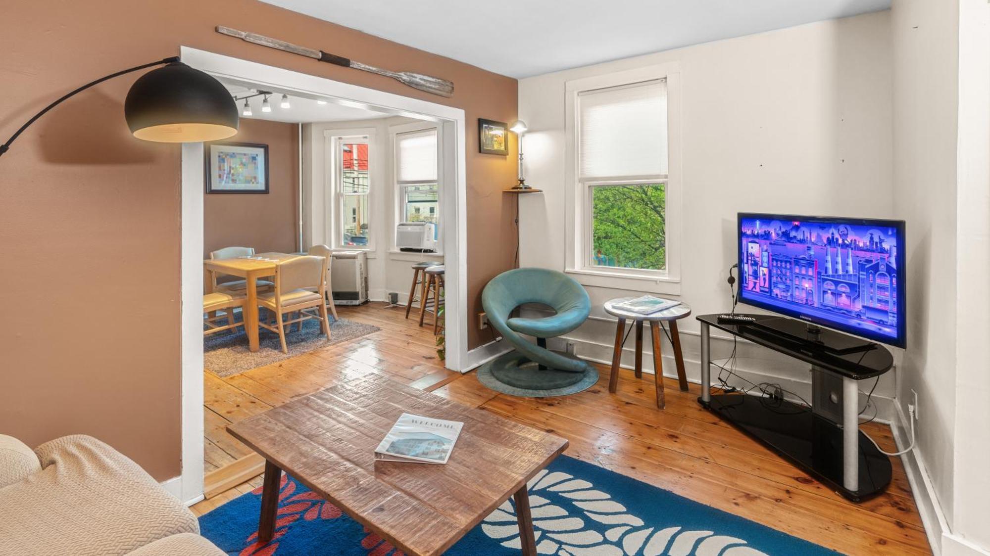 Apartment East End. Walk To Food, Beer And Downtown Fun. Portland