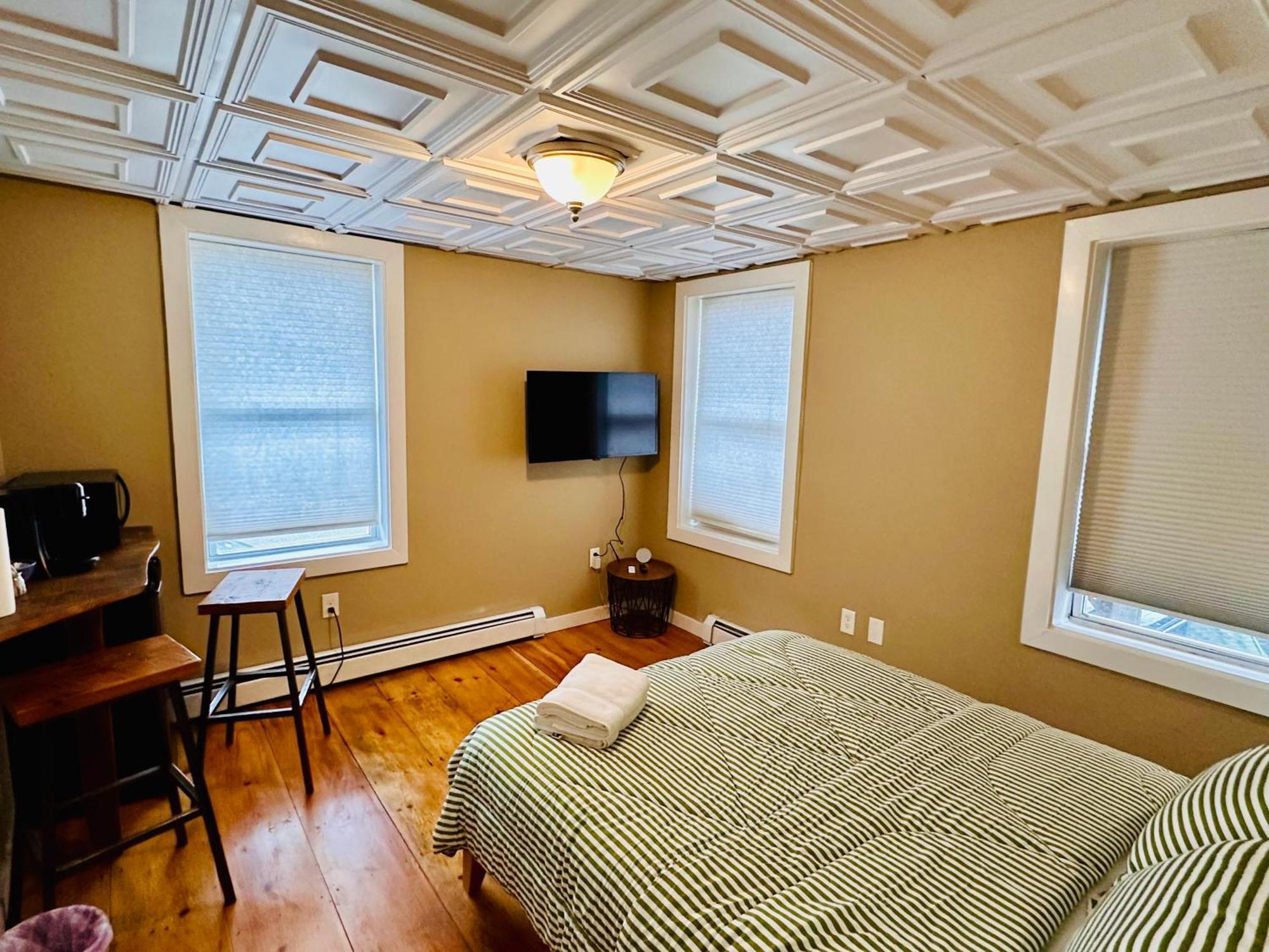 Simple & Convenient Downtown Living *