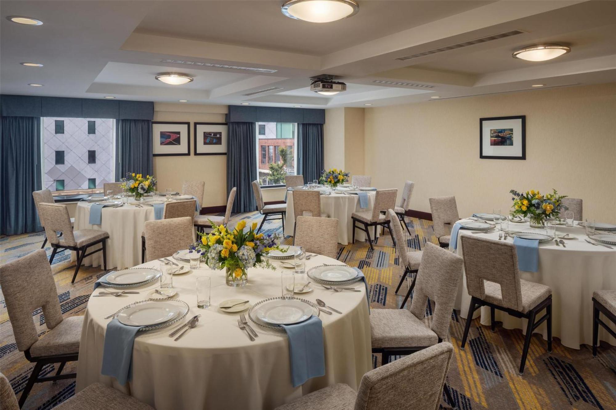 Hilton Garden Downtown Waterfront 3*