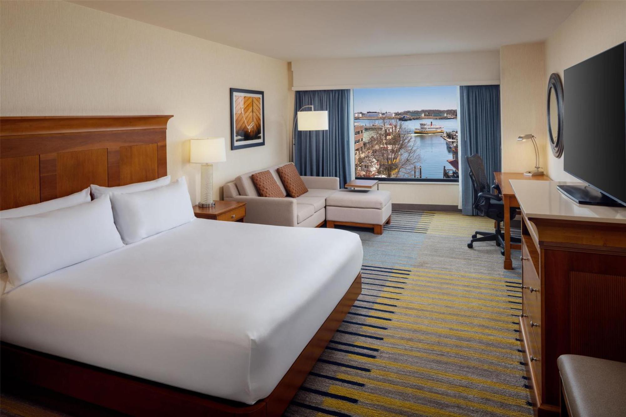Hotel Hilton Garden Downtown Waterfront 3*