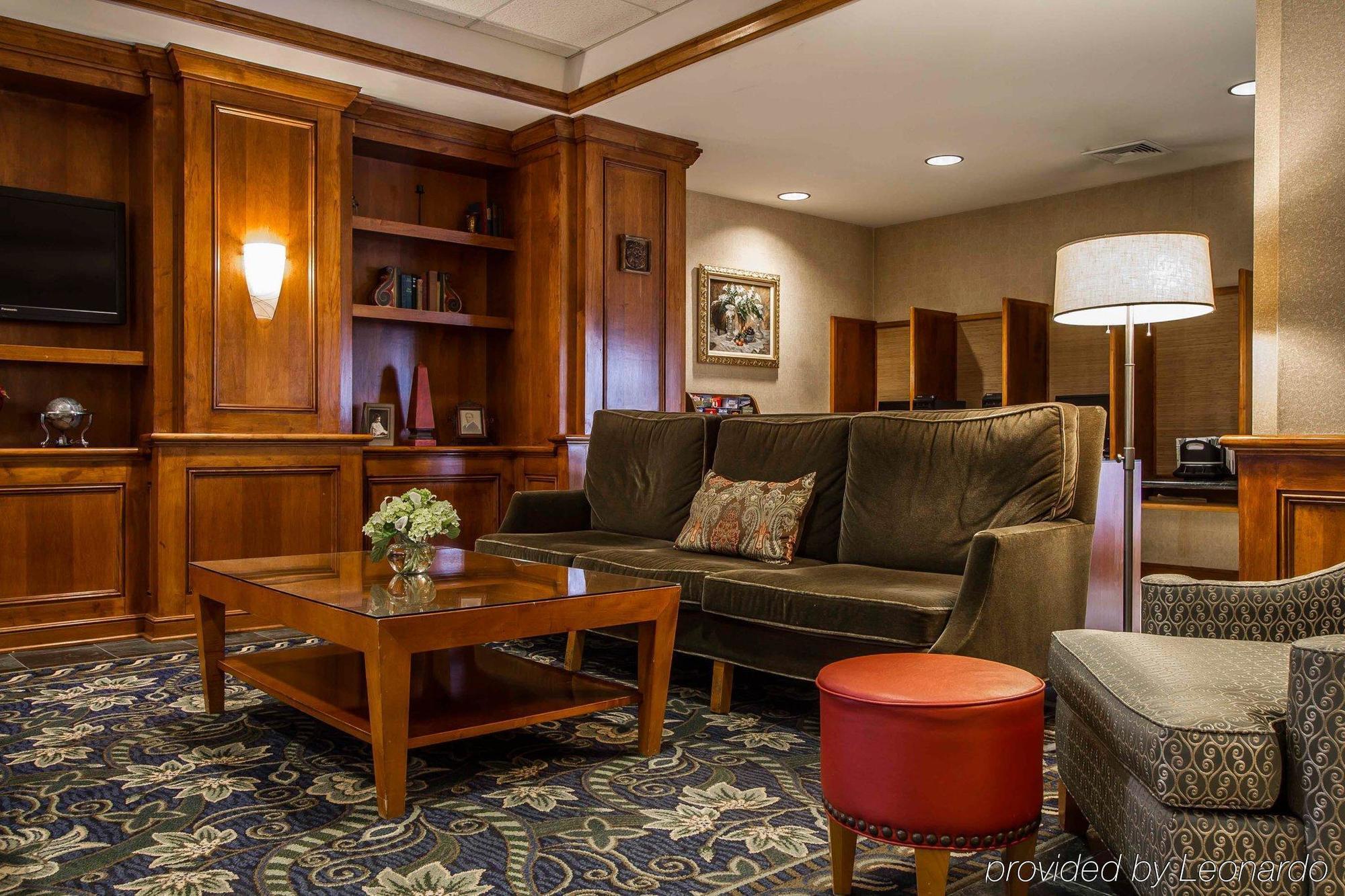 Hotel Clarion Airport 3*