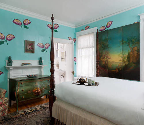 Inn Pomegranate