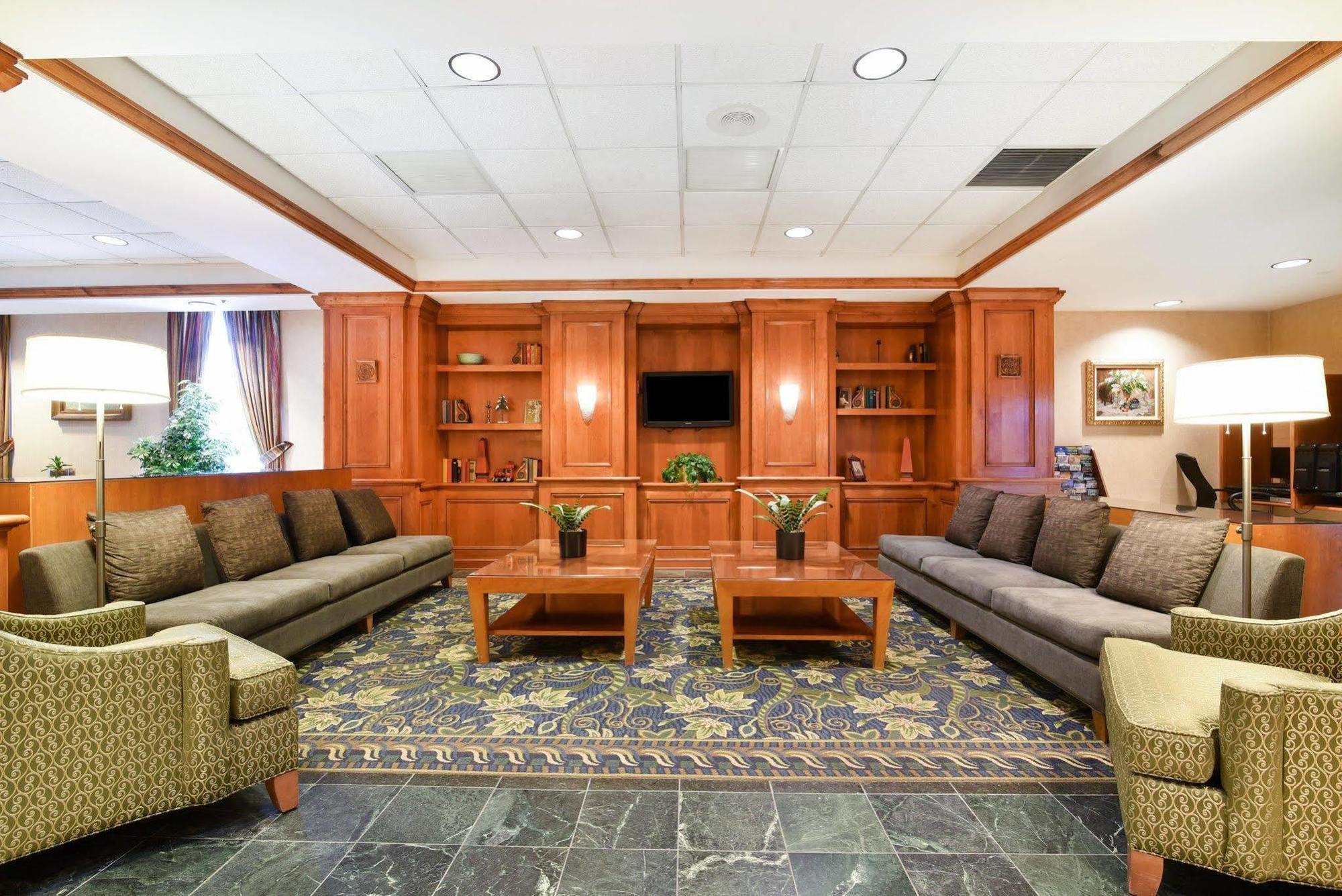 Clarion Airport 3*