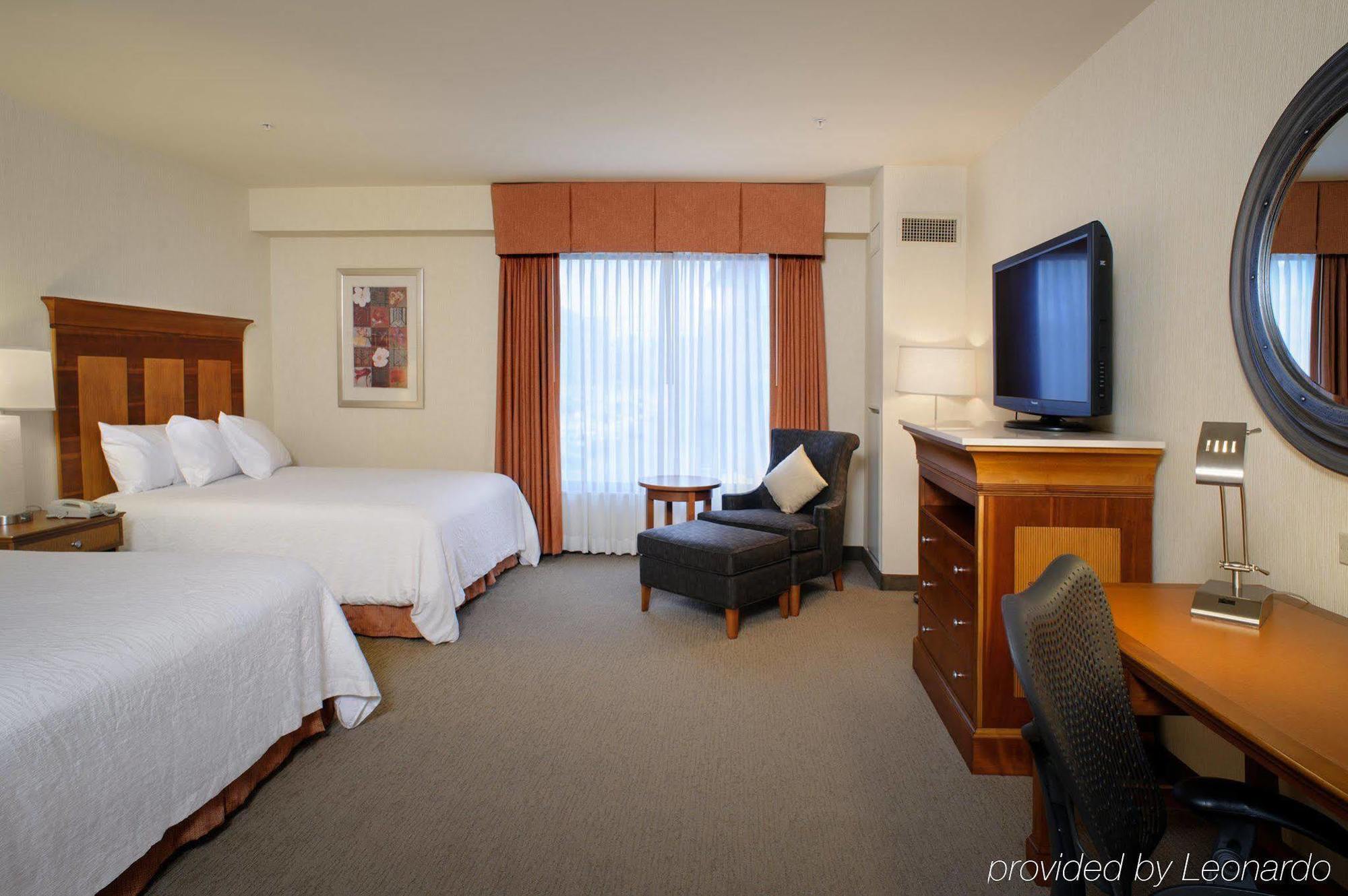 Hilton Garden Downtown Waterfront 3*