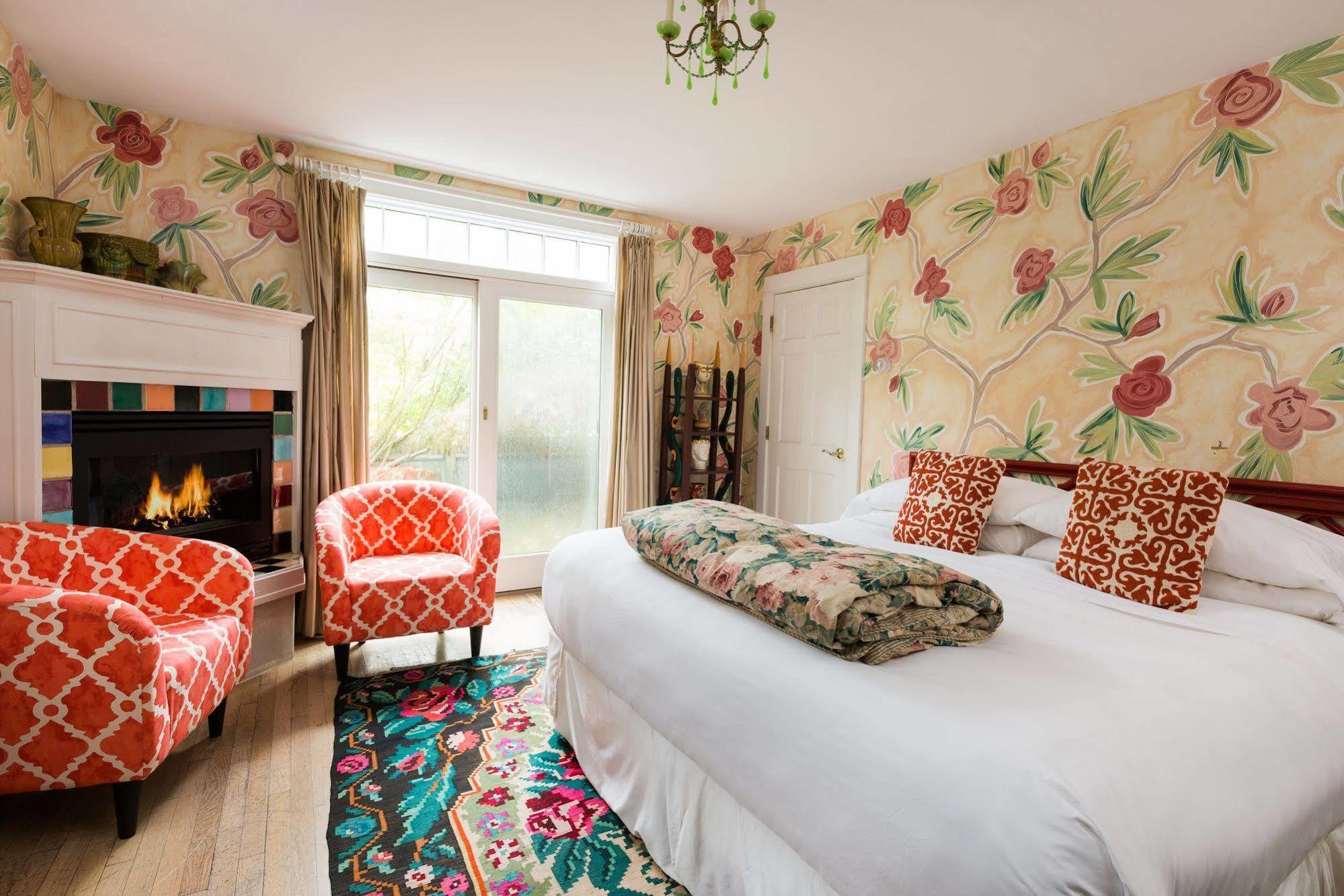 Inn Pomegranate 3*
