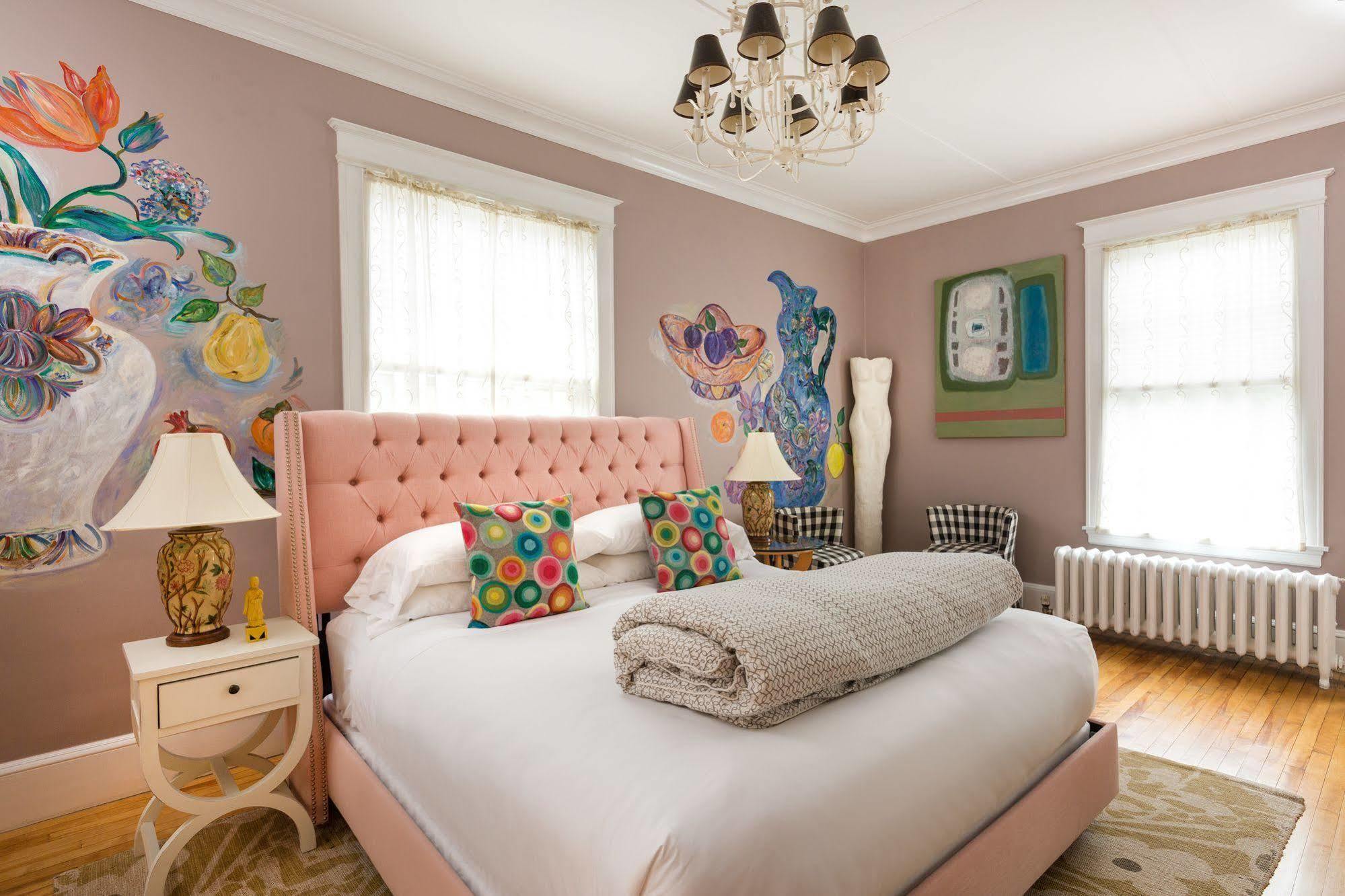 Inn Pomegranate