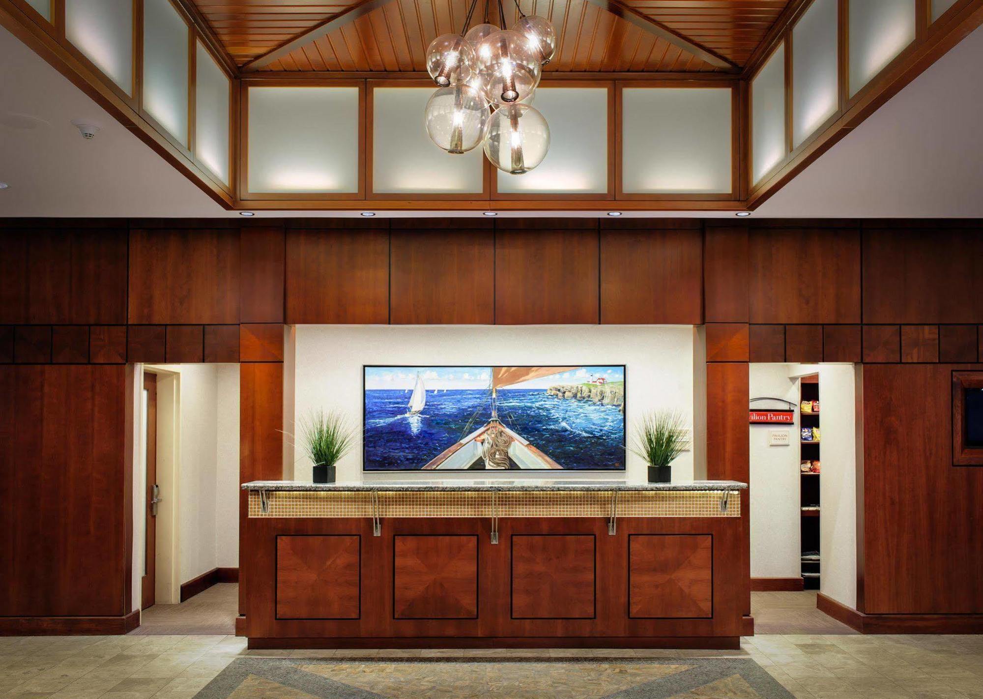 Hilton Garden Downtown Waterfront 3*