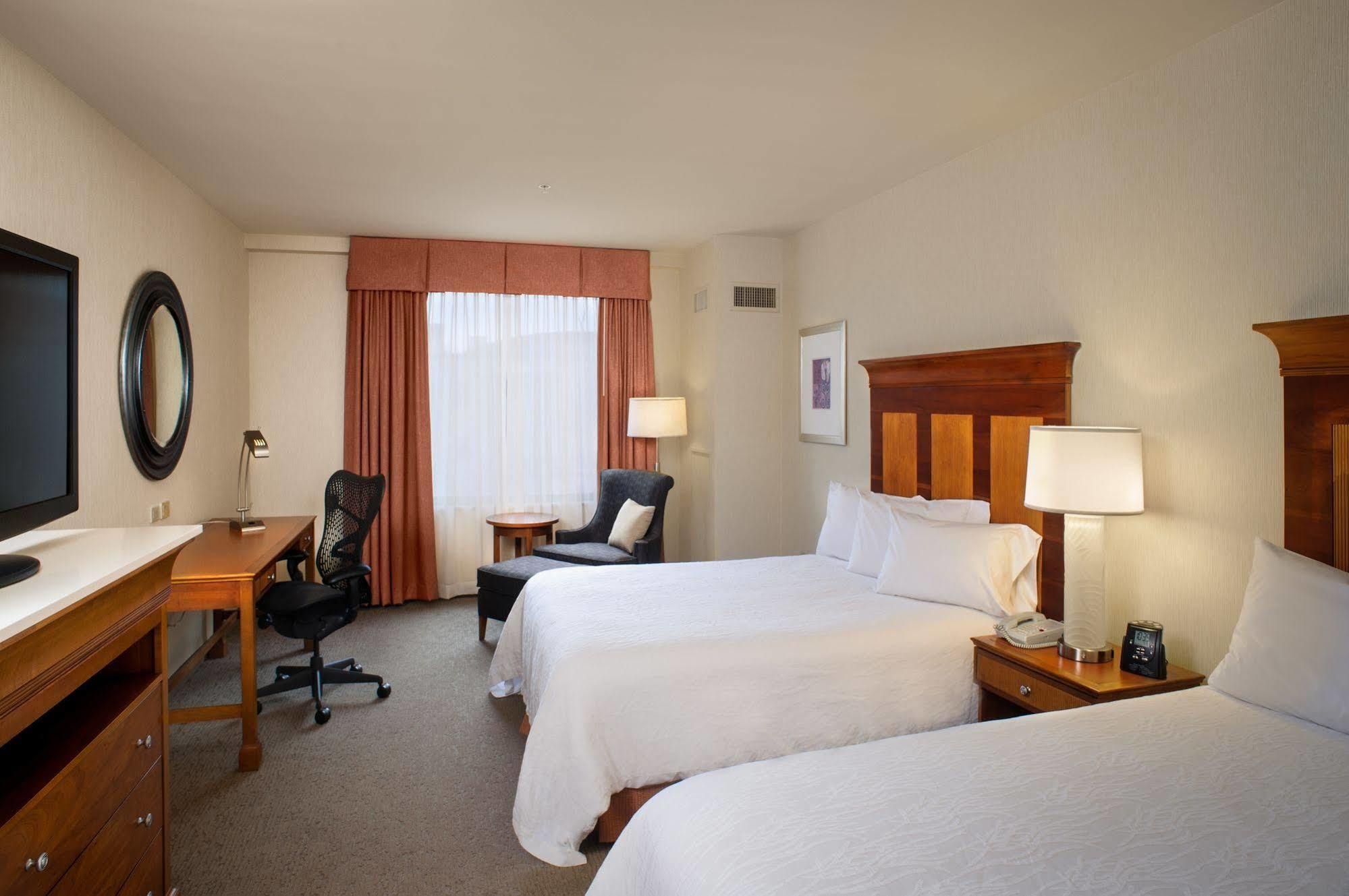 Hilton Garden Downtown Waterfront 3*