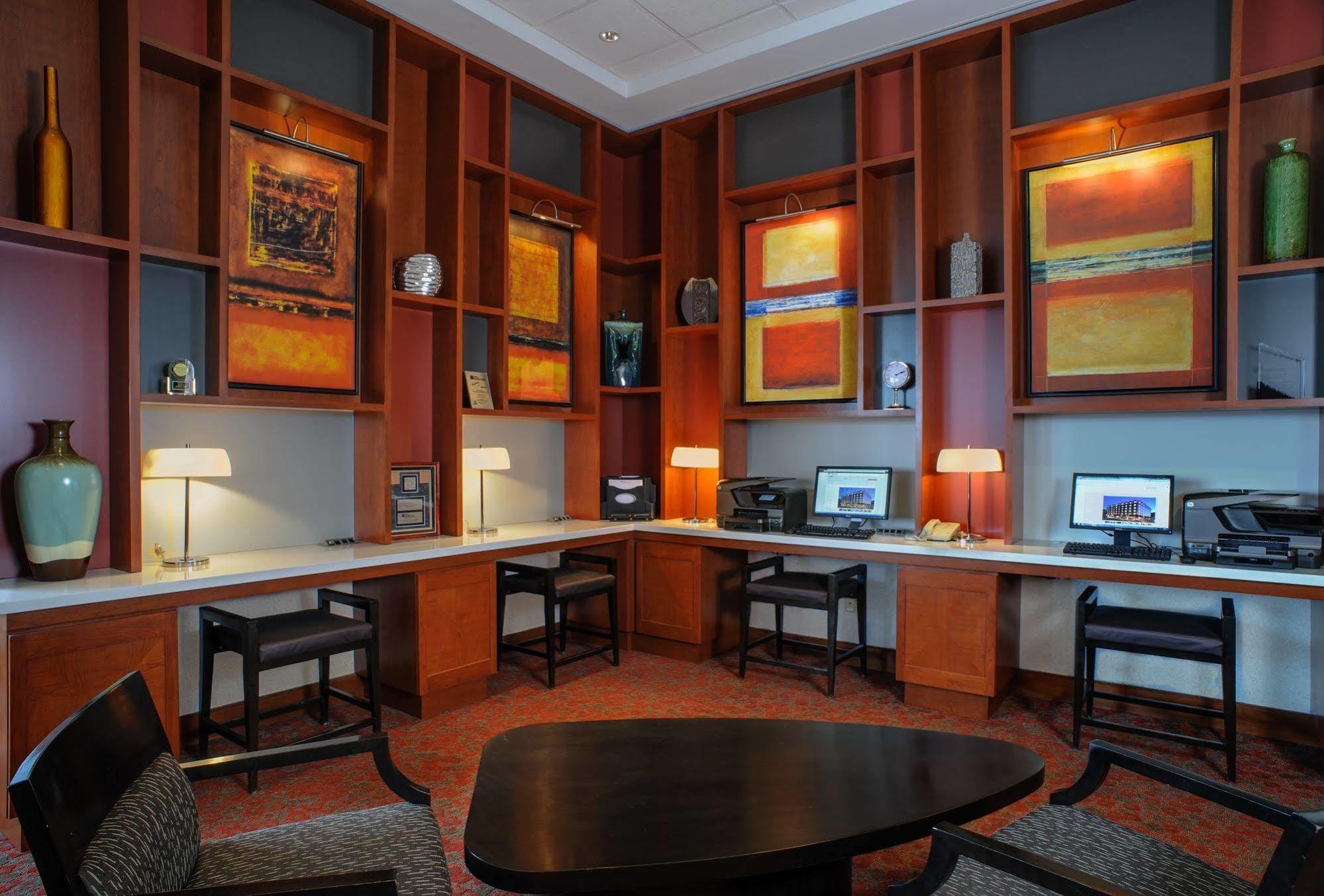 Hilton Garden Downtown Waterfront 3* Portland