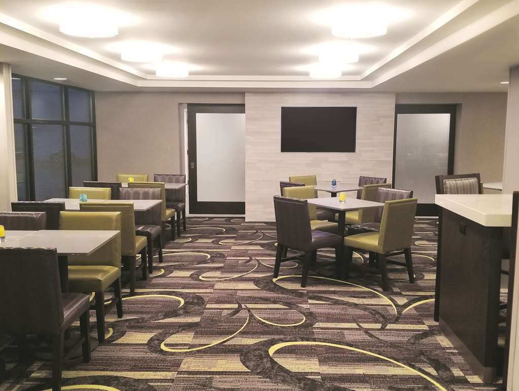 La Quinta By Wyndham Hotel