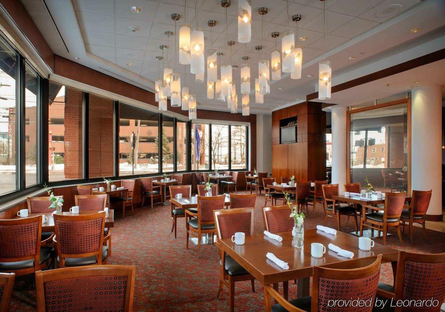 Hilton Garden Downtown Waterfront 3*